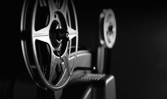 影视等多家企业上半年预期净利润或翻数倍;以综合文化产业,电影制作